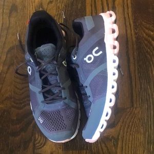 on Cloudflow Women’s Running Shoes, Size 9.5